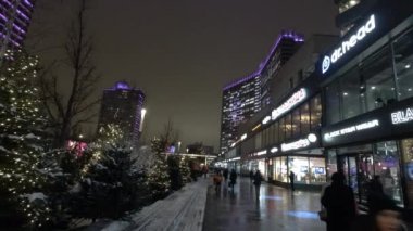 Yeni Arbat üzerinde Noel süsleri