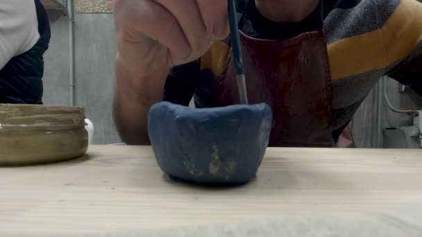 Man painting pottery — Stock Video