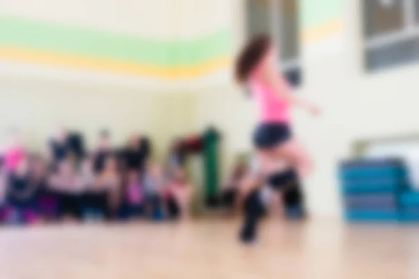 Aula de dança para mulheres desfocar fundo — Fotografia de Stock