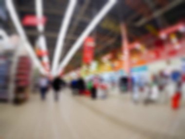 İnsanlar alışveriş mağazası temada arka plan bulanıklık