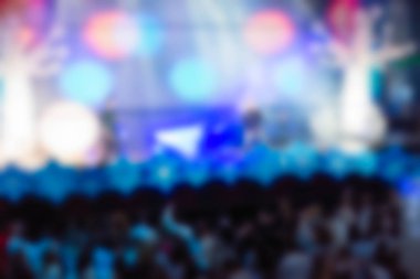İnsanların dj konserinde arka plan bulanıklık