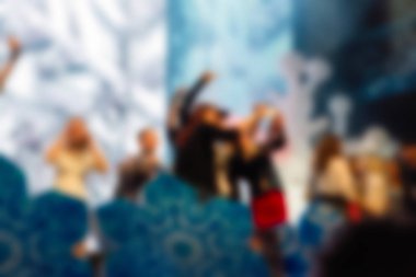 İnsanların dj konserinde arka plan bulanıklık