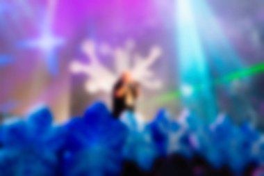 İnsanların dj konserinde arka plan bulanıklık