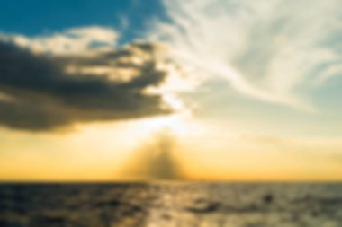 Ove Pasifik Okyanusu yükselen güneş