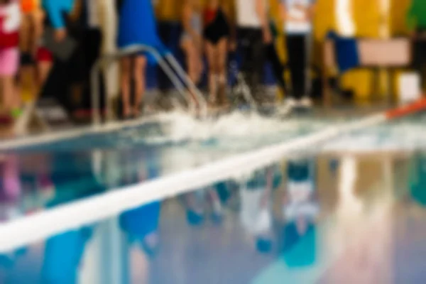 Natación competencia tema desenfoque fondo — Foto de Stock