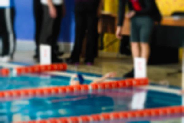 Natación competencia tema desenfoque fondo — Foto de Stock