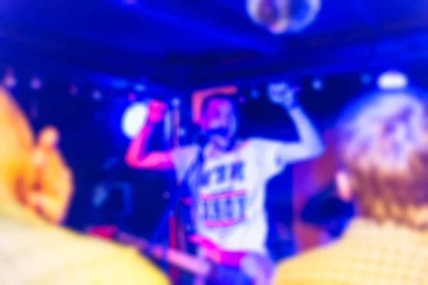 Banda musicale che si esibisce dal vivo sfondo blur — Foto Stock