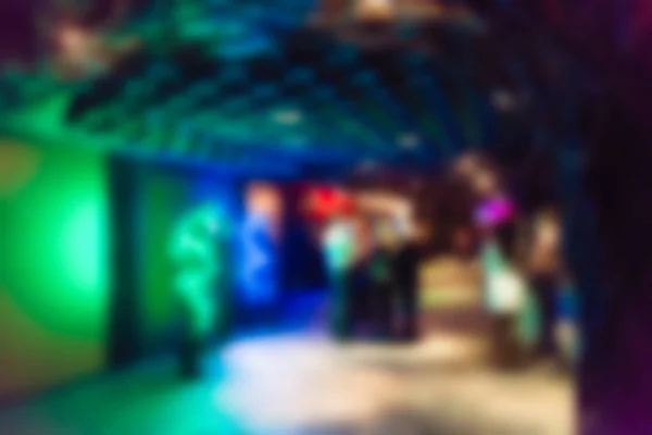 Blur latar belakang orang di konser dj — Stok Foto