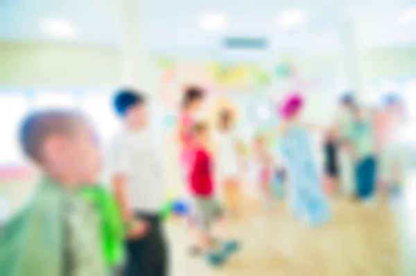 De animatie van de activiteit van de kinderen achtergrond wazig — Stockfoto