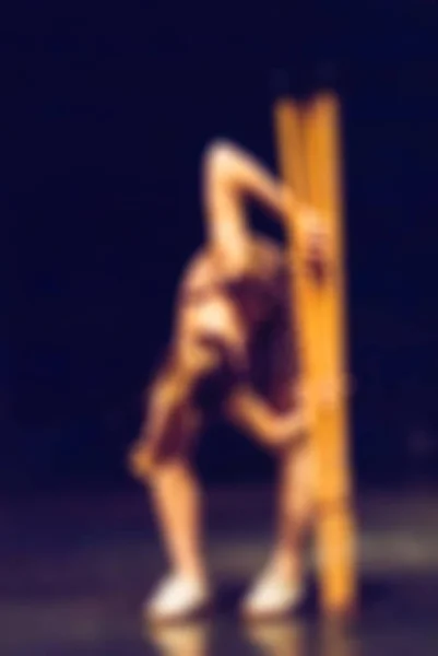 Danse contemporaine performance bokeh flou fond — Photo