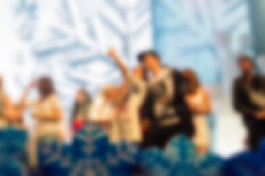 İnsanların dj konserinde arka plan bulanıklık