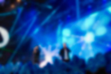 İnsanların dj konserinde arka plan bulanıklık