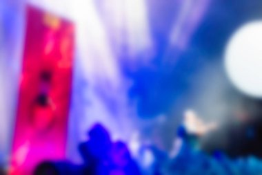 İnsanların dj konserinde arka plan bulanıklık