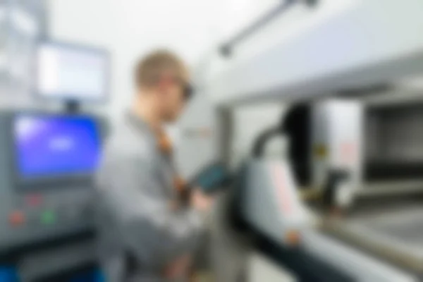 Productie van elektronische componenten in hightech fabriek vervagen b — Stockfoto