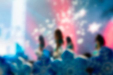 İnsanların dj konserinde arka plan bulanıklık