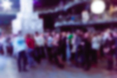 İnsanların dj konserinde arka plan bulanıklık