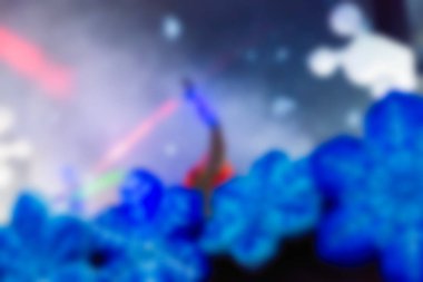 İnsanların dj konserinde arka plan bulanıklık