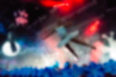 İnsanların dj konserinde arka plan bulanıklık