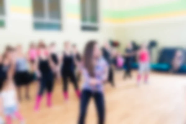 女性のためのダンスのクラスは、背景をぼかし — ストック写真