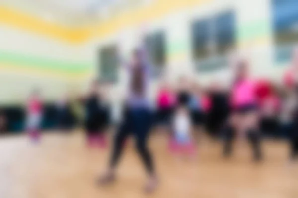 女性のためのダンスのクラスは、背景をぼかし — ストック写真