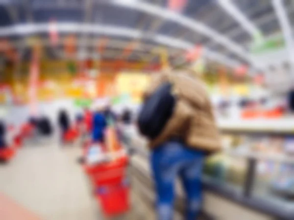Lidé nakupovat v obchodním domě téma rozostření pozadí — Stock fotografie