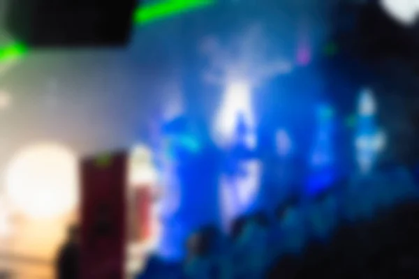 Blur latar belakang orang di konser dj — Stok Foto