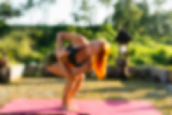 Yoga en Bali Indonesia Viajes tema desenfoque fondo —  Fotos de Stock