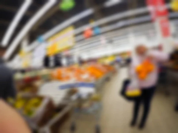 Människor shopping i varuhuset tema oskärpa bakgrund — Stockfoto