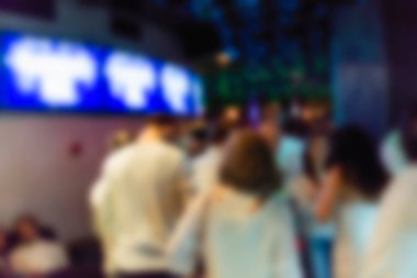 İnsanların dj konserinde arka plan bulanıklık