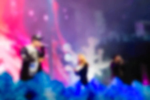 Oskärpa bakgrund av konstnär utför på concert — Stockfoto