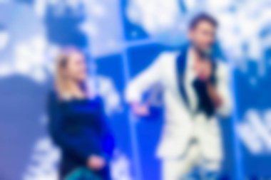 İnsanların dj konserinde arka plan bulanıklık