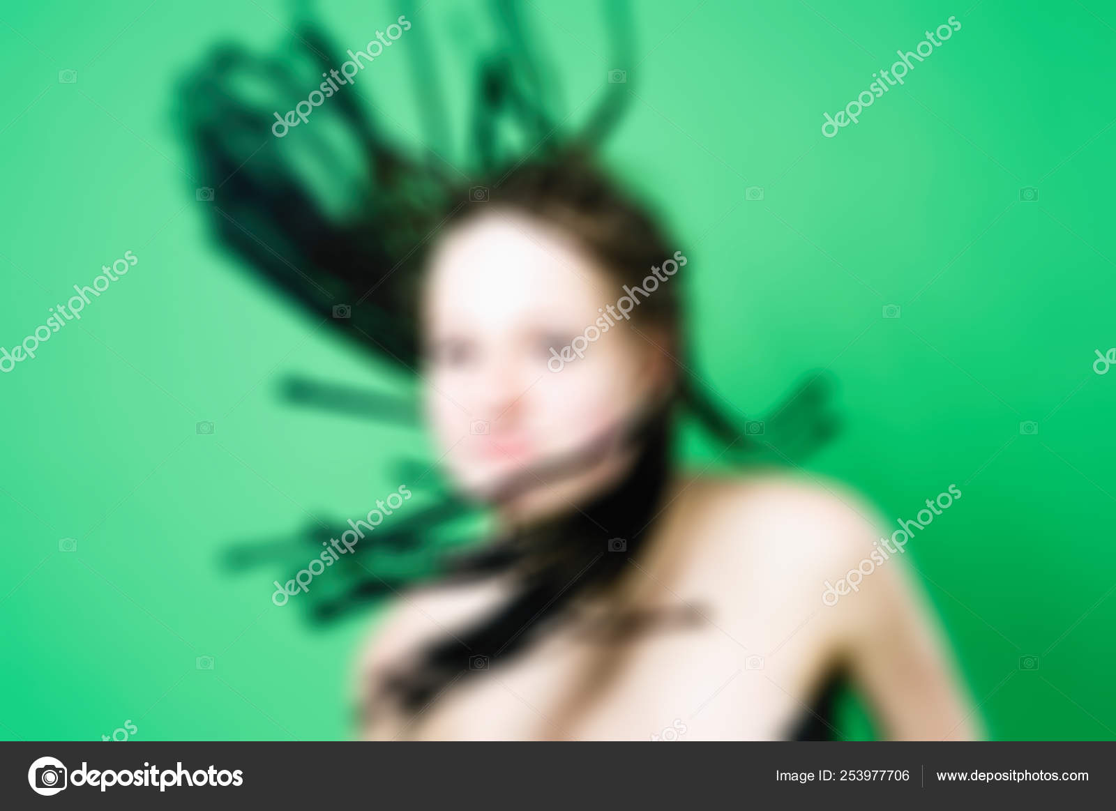 Женщина в сабмиссивном костюме bdsm расплывчатом фоне стоковое фото ©nikitabuida 253977706
