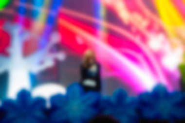 İnsanların dj konserinde arka plan bulanıklık