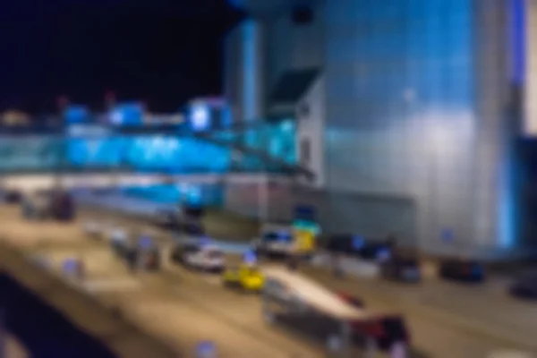 夜の抽象的な背景によって近代的な空港 — ストック写真