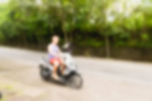 Turista em moto Bali Indonesia Travel theme blur background — Fotografia de Stock