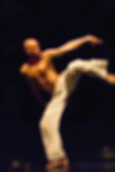 Danse contemporaine performance bokeh flou fond — Photo