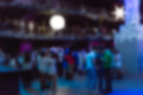 Hintergrund der Menschen beim DJ-Konzert verschwimmen — Stockfoto