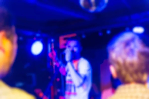 Banda musicale che si esibisce dal vivo sfondo blur — Foto Stock