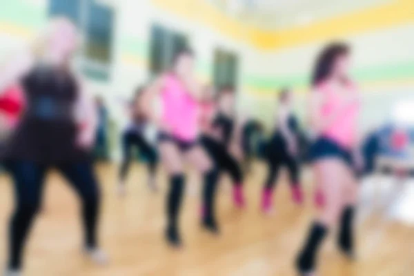 女性のためのダンスのクラスは、背景をぼかし — ストック写真