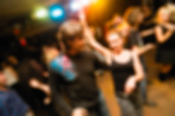 Mensen dansen wazig achtergrond — Stockfoto