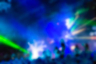 İnsanların dj konserinde arka plan bulanıklık