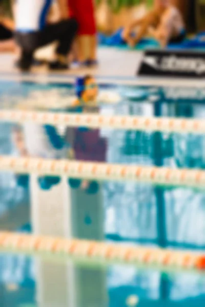 Natación competencia tema desenfoque fondo — Foto de Stock