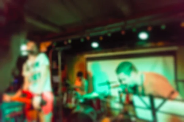 Muzikale band live uitvoeren achtergrond wazig — Stockfoto