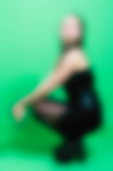 Frau trägt bdsm unterwürfiges Outfit verschwimmen Hintergrund — Stockfoto