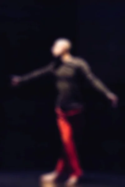 Danse contemporaine performance bokeh flou fond — Photo