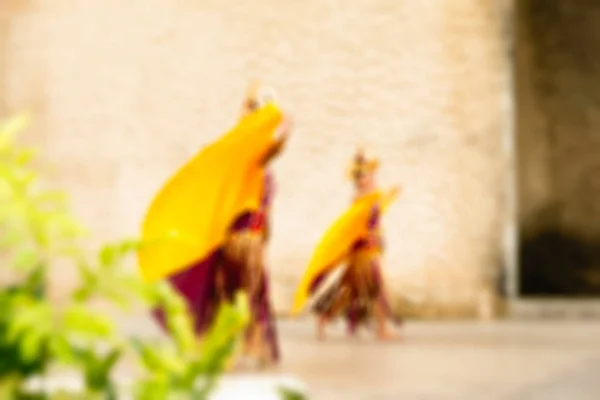 Traditioneller Bali-Tanz verschwimmt Hintergrund — Stockfoto