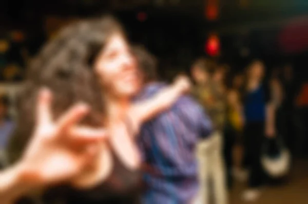 Pessoas dançando fundo borrão — Fotografia de Stock