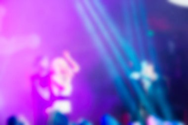 İnsanların dj konserinde arka plan bulanıklık
