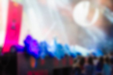 İnsanların dj konserinde arka plan bulanıklık