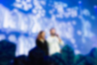 İnsanların dj konserinde arka plan bulanıklık